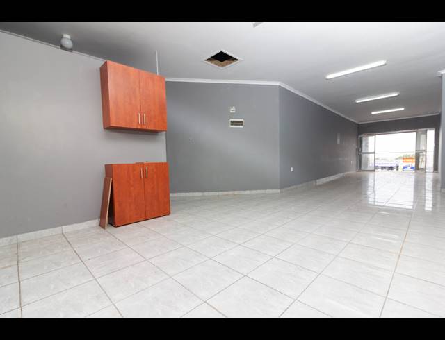 55M² BUSINESS CENTRE TO LET IN WESTCLIFF